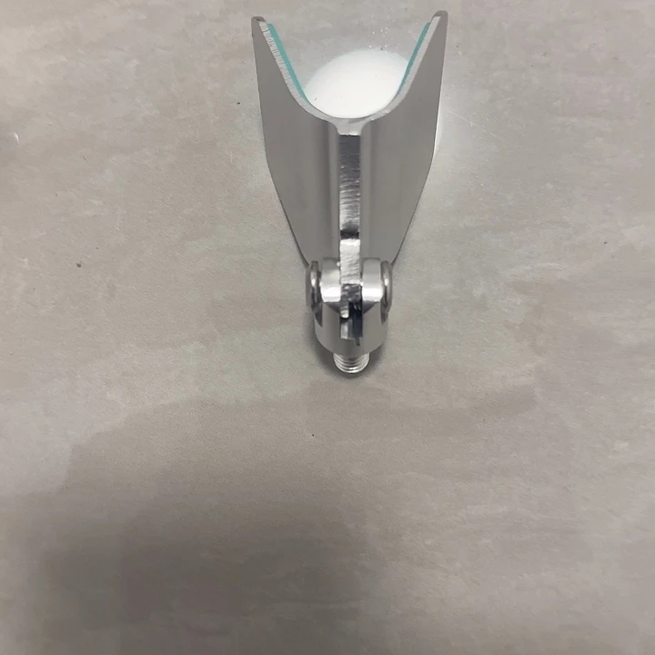 银色支架头一个….