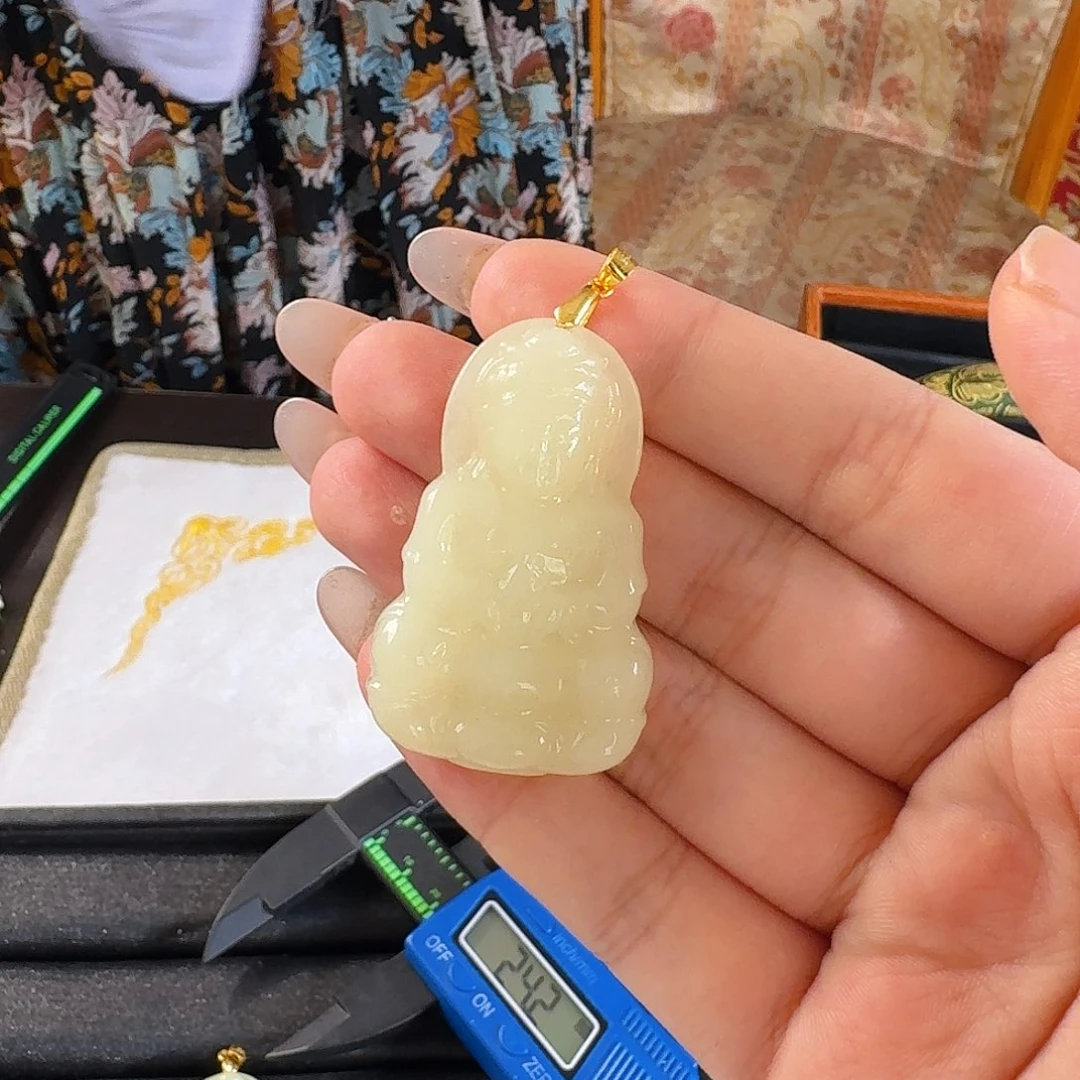 颈饰银S925镶嵌和田玉黄口观音