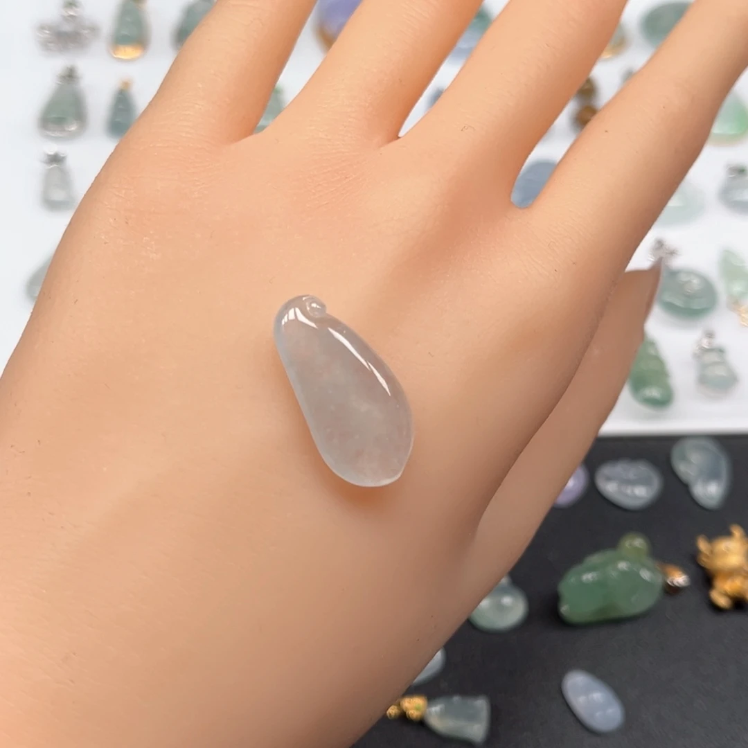 翡翠未镶嵌颈饰福瓜