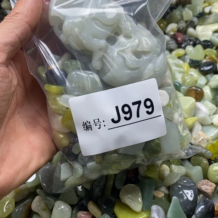 蛇纹石玉鱼缸石未镶嵌