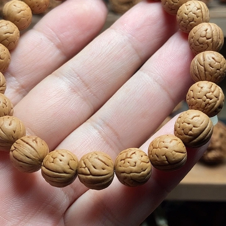 1.05尺寸矮桩野生脑纹手串