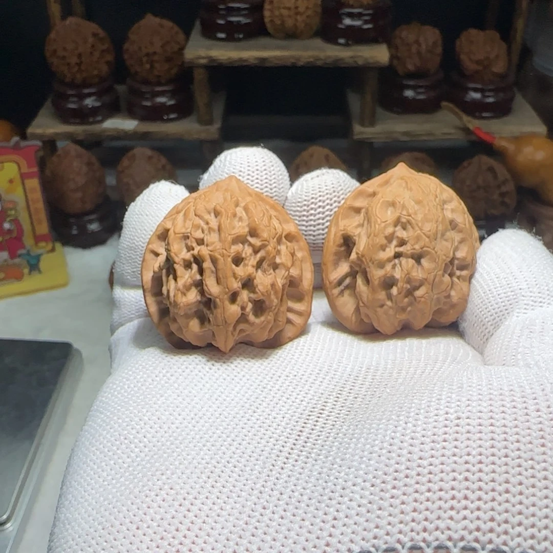 一***天吊坠文玩核桃梨木台