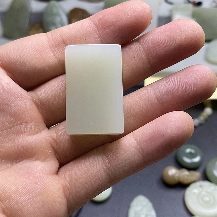 和田玉未镶嵌颈饰麦*