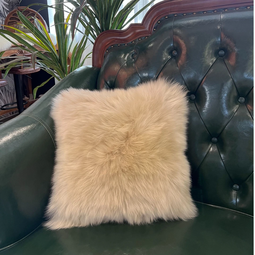 吉羊冬季保暖抱枕羊毛皮一体单只靠垫含芯加厚沙发靠背垫时尚可爱