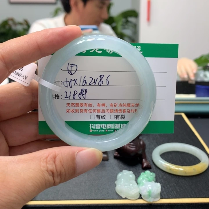 翡翠手镯未镶嵌吖**妈天然翡翠手镯 5