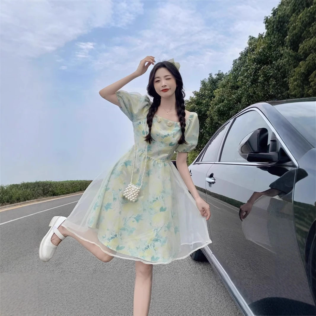 方领泡泡袖碎花连衣裙女夏2025新款法式性感显瘦碎花连衣裙气质