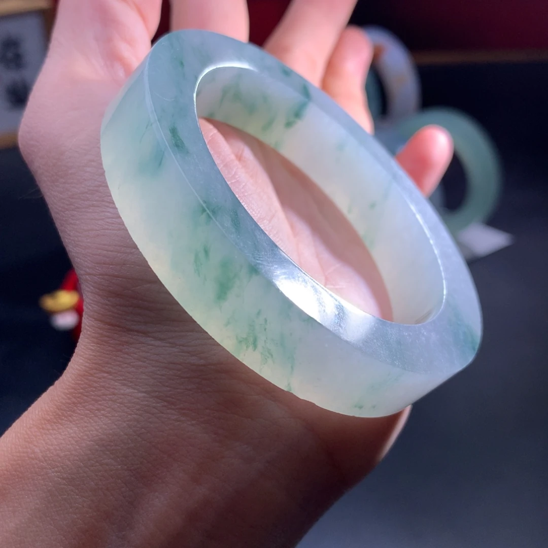 定制翡翠未镶嵌翡翠手镯
