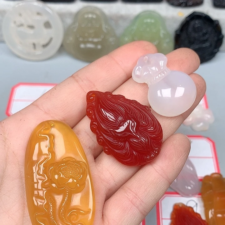 梦***悦玛瑙/玉髓颈饰未镶嵌