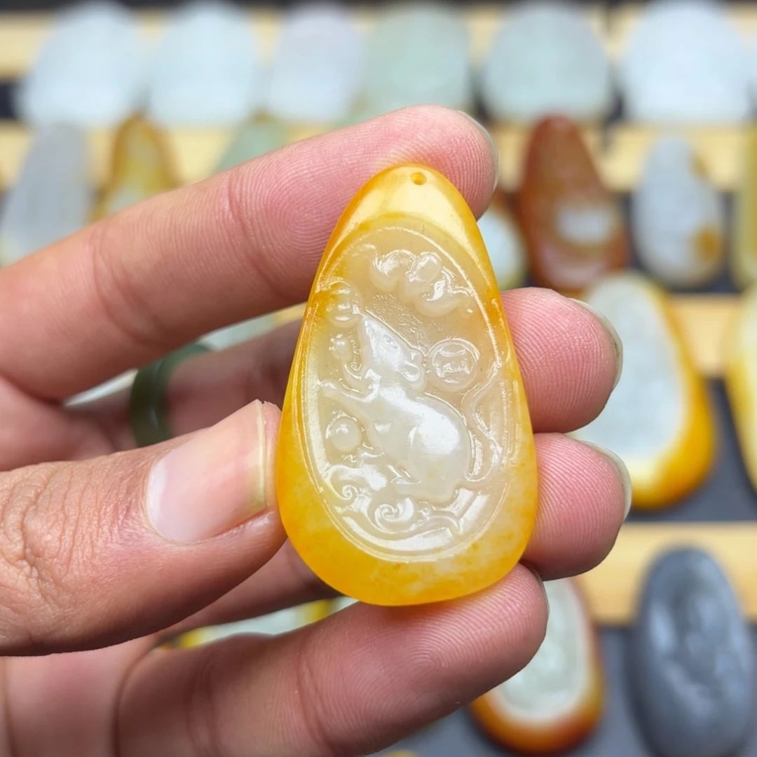 小***7和田玉未镶嵌颈饰