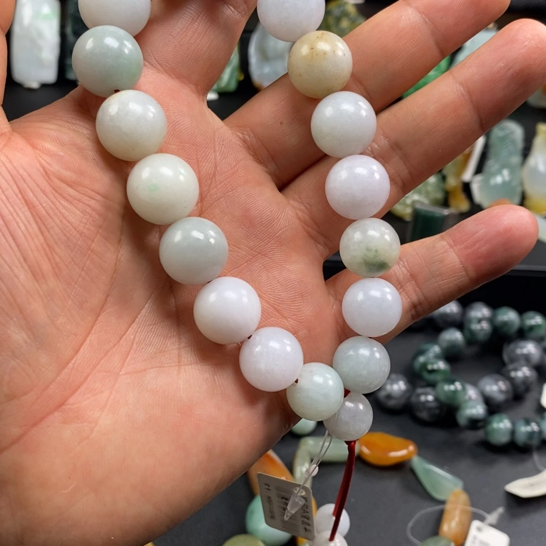 翡翠未镶嵌手串手持