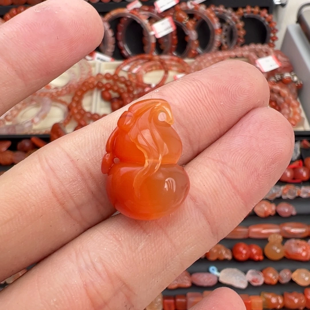 南红玛瑙未镶嵌颈饰葫芦