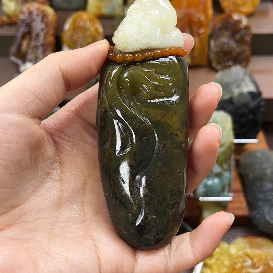 蛇纹石玉颈饰未镶嵌