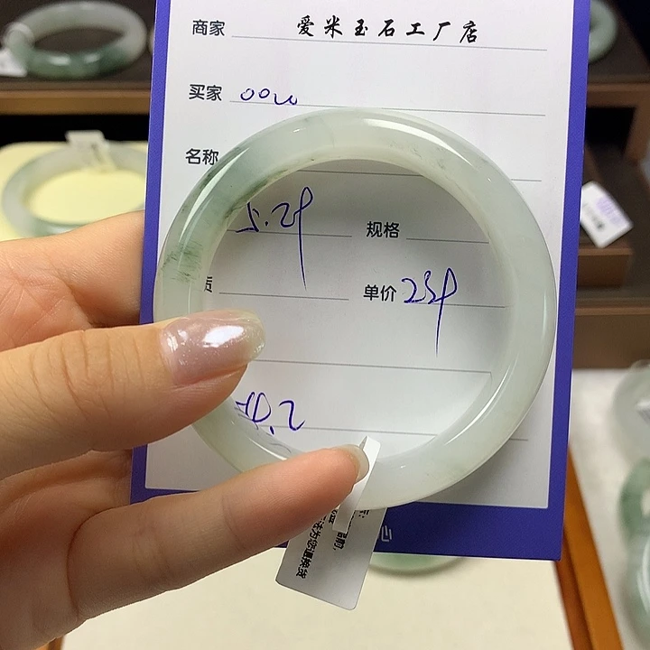 石英质玉手镯未镶嵌。***。