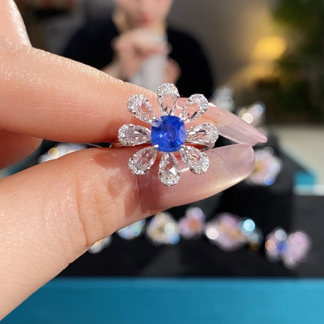 蓝宝石戒指18K金镶嵌1.3ct无烧矢车菊aigs