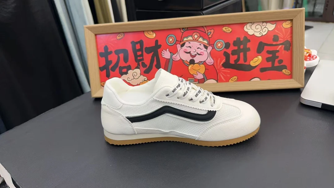 夏季胶粘板鞋透气轻质休闲板鞋运动鞋春日慢人风