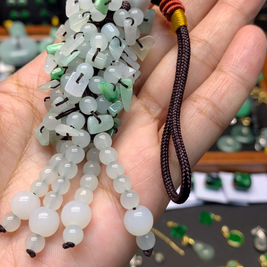 翡翠未镶嵌颈饰有纹裂