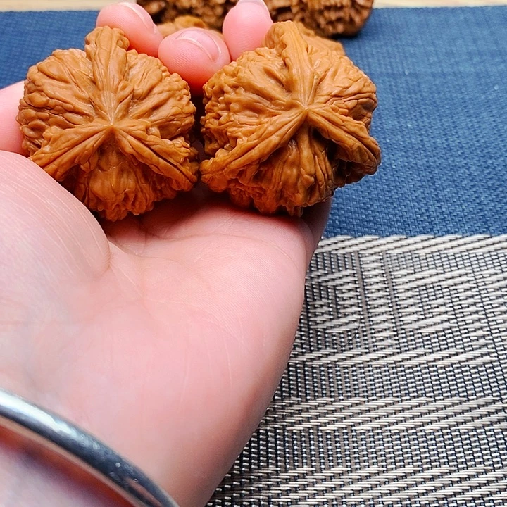 ꧁***꧂吊坠文玩核桃三棱