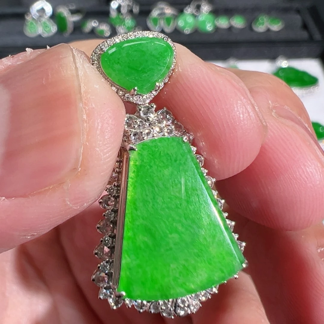 【闪购商品】翡翠吊坠(不含链)18K金镶嵌