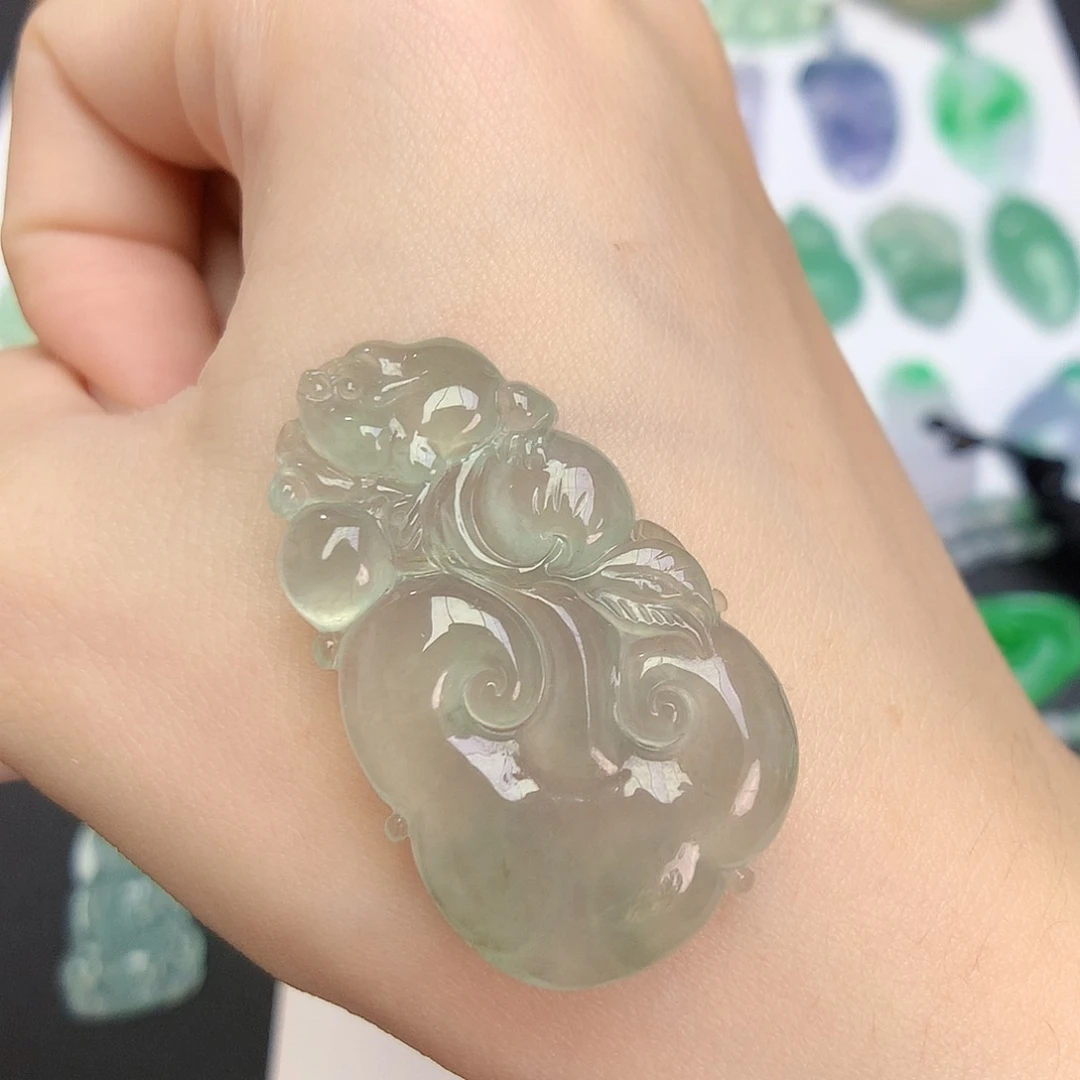 翡翠未镶嵌颈饰如意