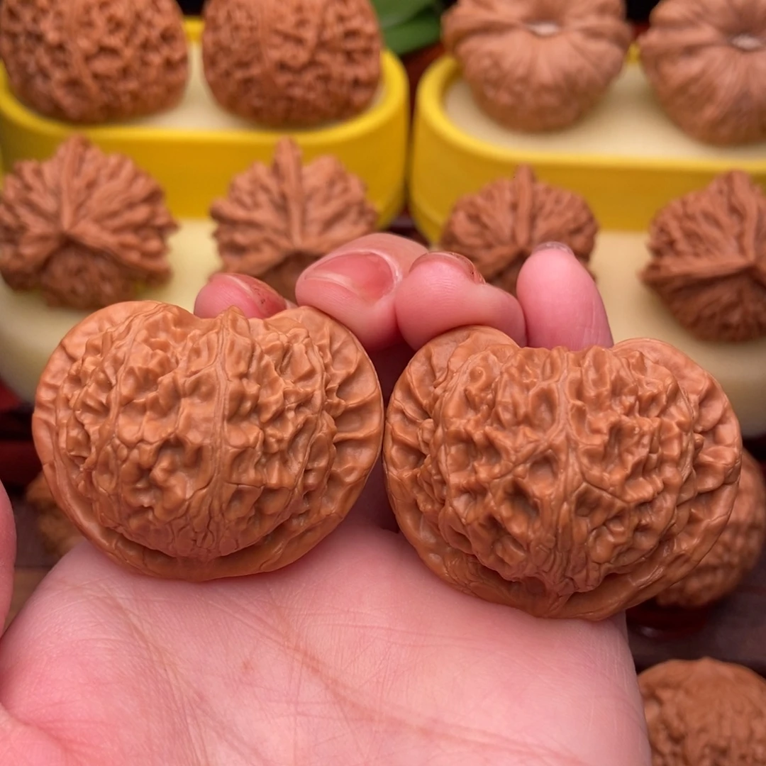 文玩核桃把件精品桃心宫灯狮子头42