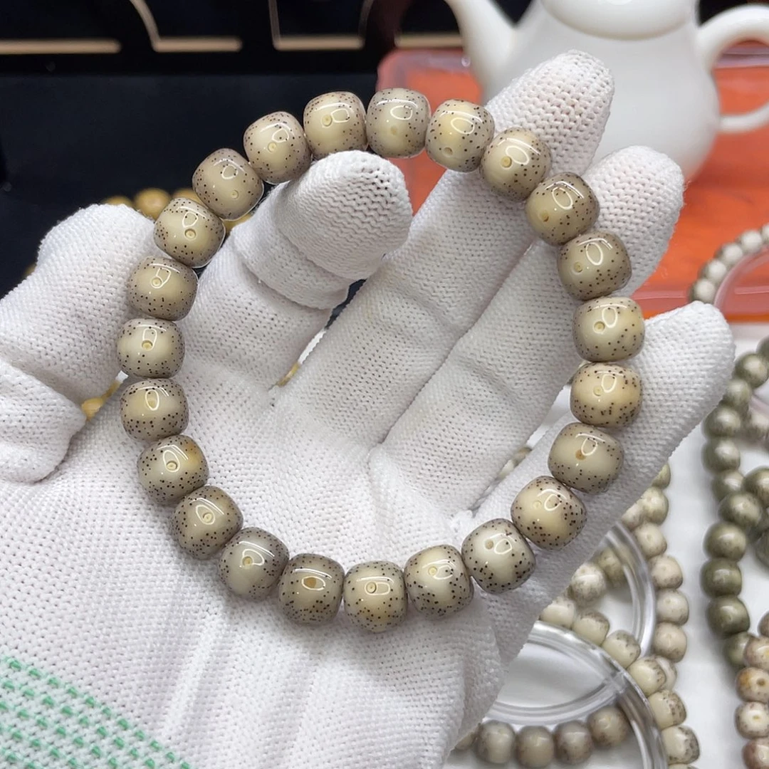 星月菩提吊坠16。10/9灰冰通体留白牛毛针尖毕业