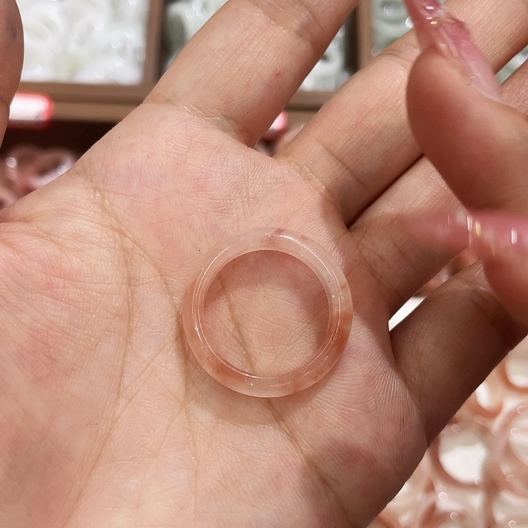 一***橙石英质玉未镶嵌戒指