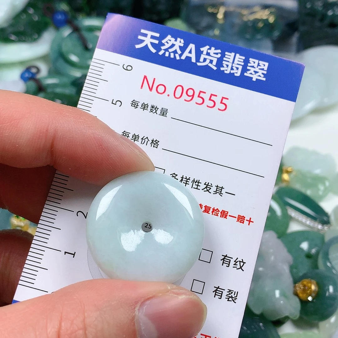 翡翠颈饰未镶嵌天然翡翠