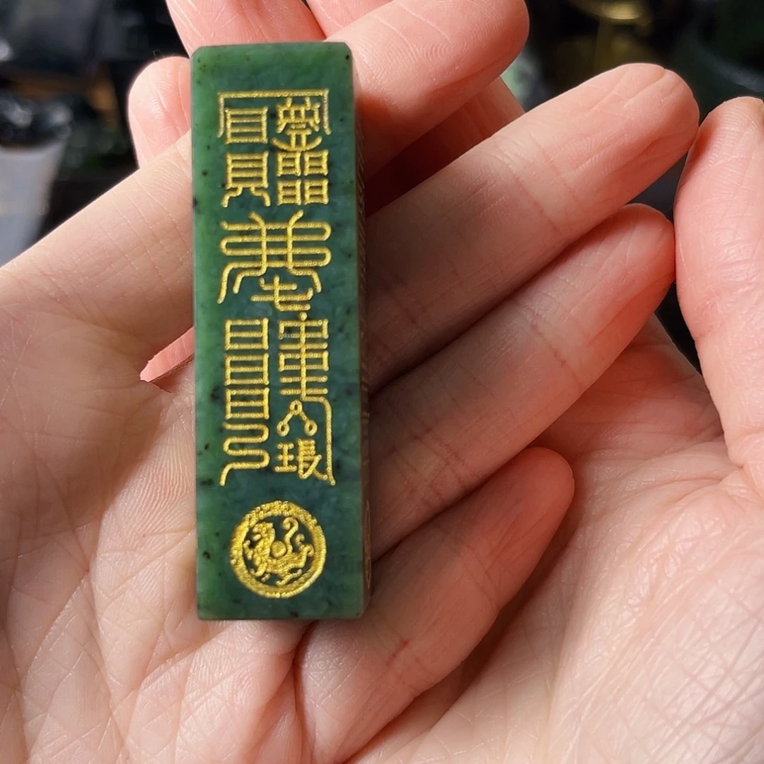 高***畅蛇纹石玉未镶嵌颈饰
