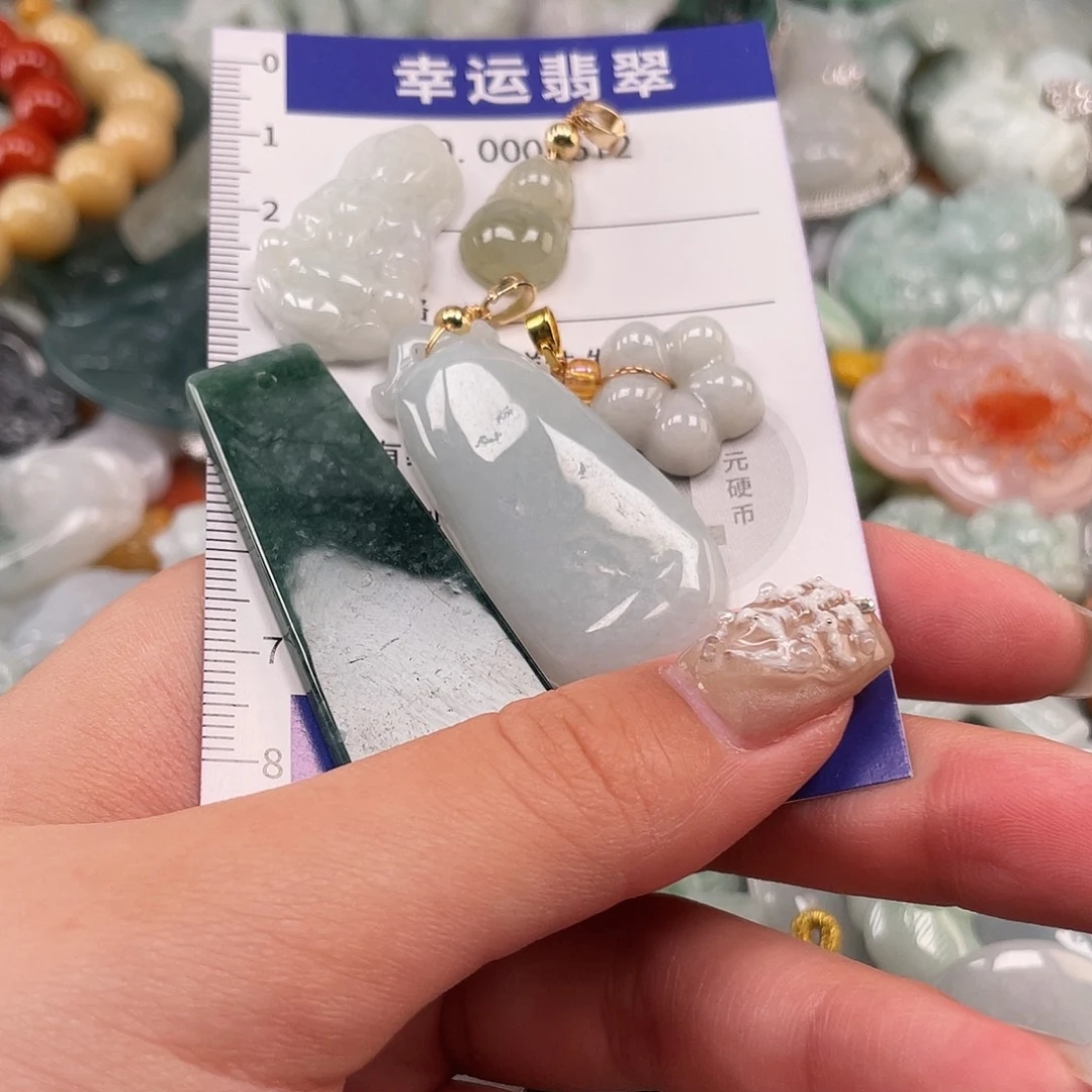 翡翠未镶嵌颈饰1612