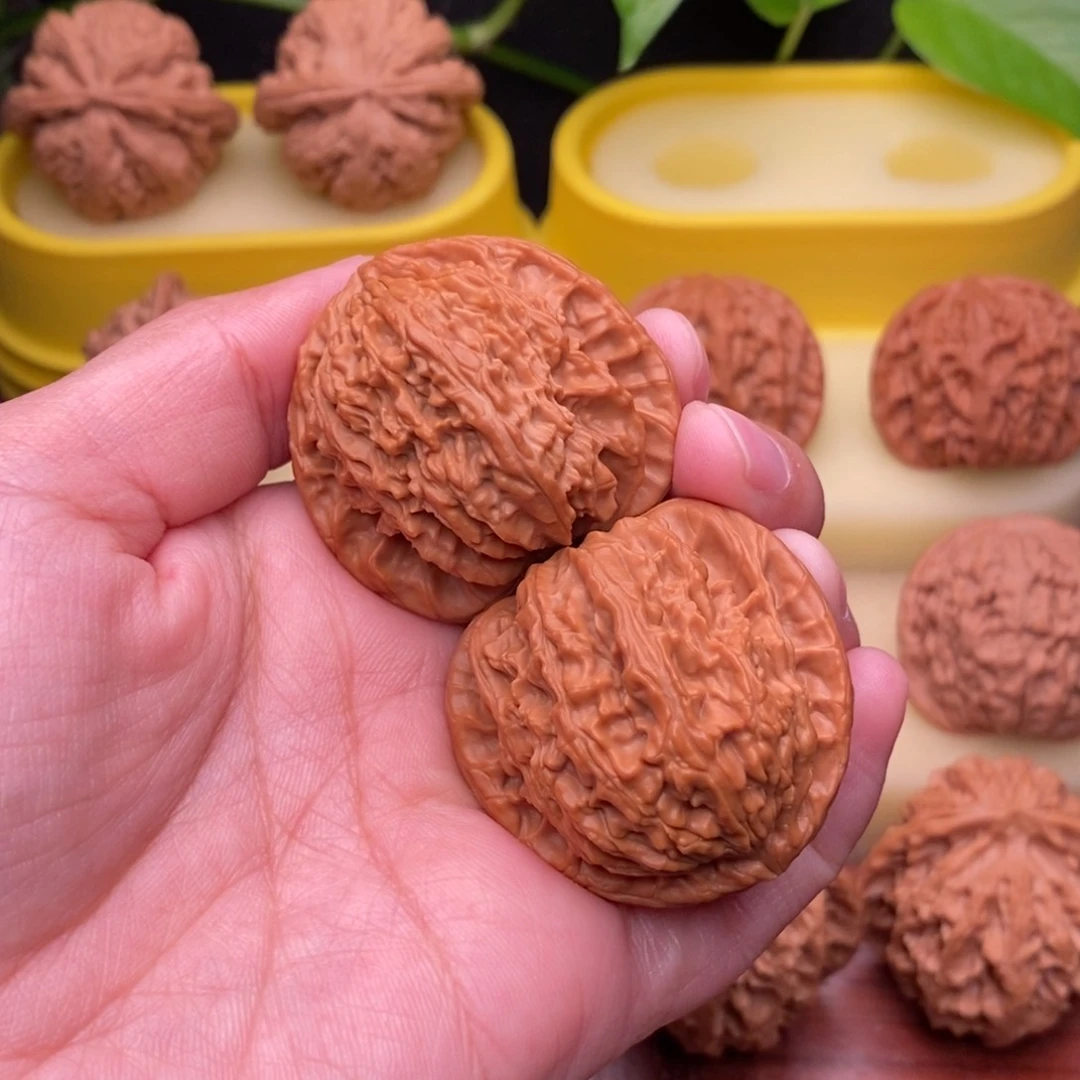 把件文玩核桃马*39“红皮”三角白“漏”