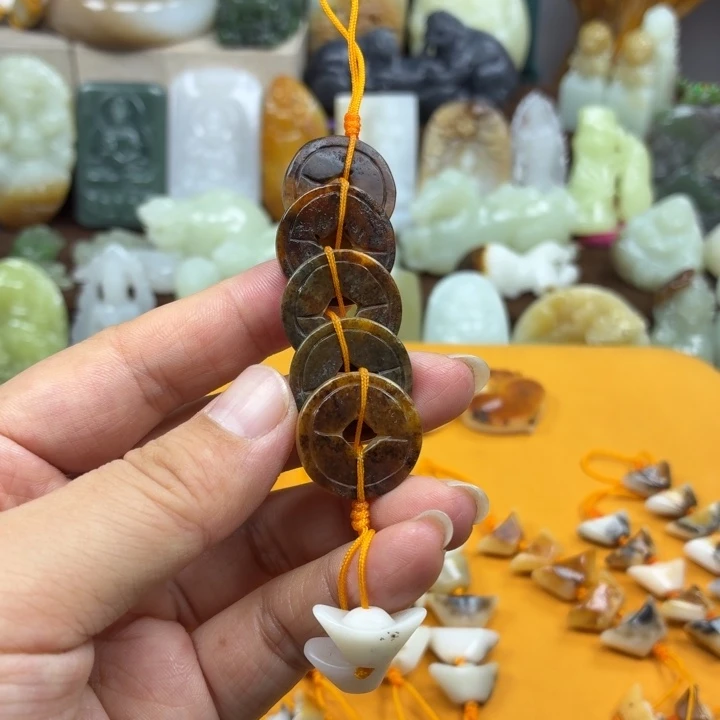 玥***児和田玉未镶嵌颈饰