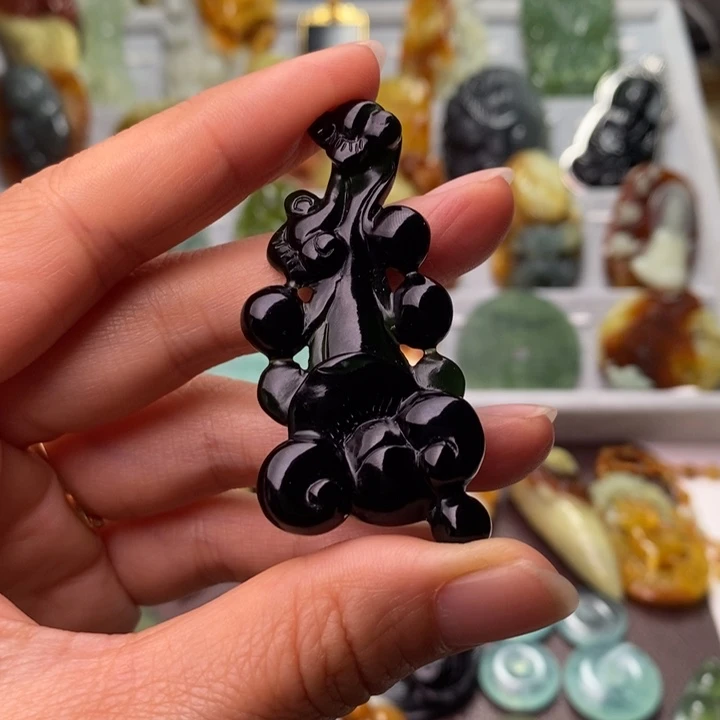 蛇纹石玉未镶嵌颈饰*️****