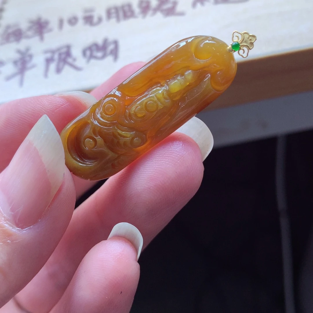 翡翠颈饰18K金镶嵌吊坠