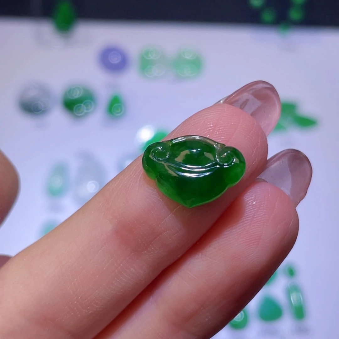 翡翠未镶嵌颈饰裸石