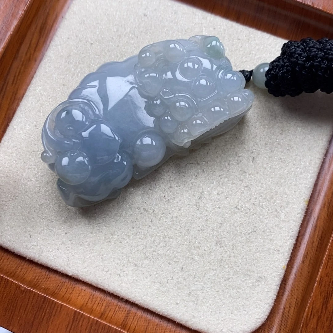 翡翠未镶嵌颈饰霸王