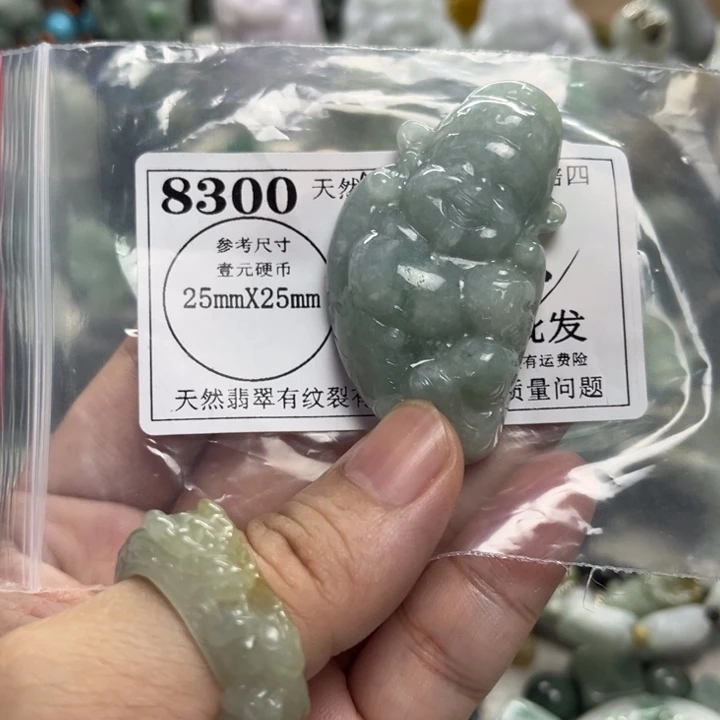 翡翠未镶嵌颈饰8300