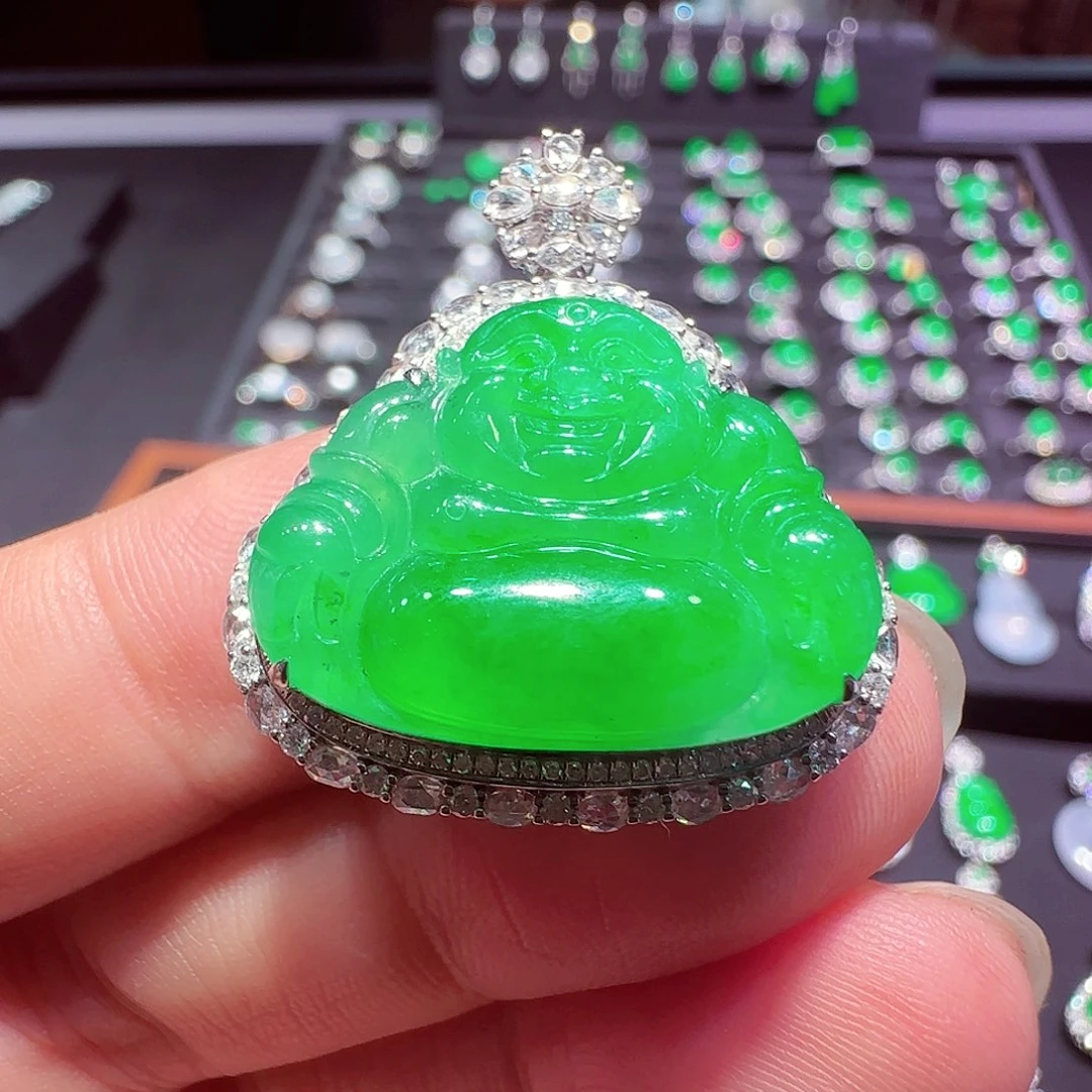 翡翠18K金镶嵌颈饰吊坠