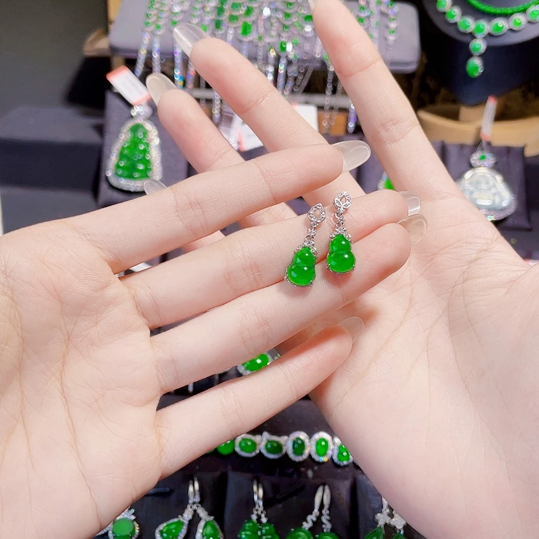 锦***)翡翠银S925镶嵌耳钉葫芦