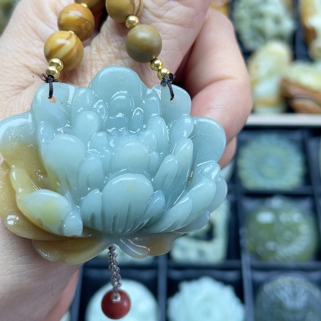 蛇纹石玉未镶嵌颈饰