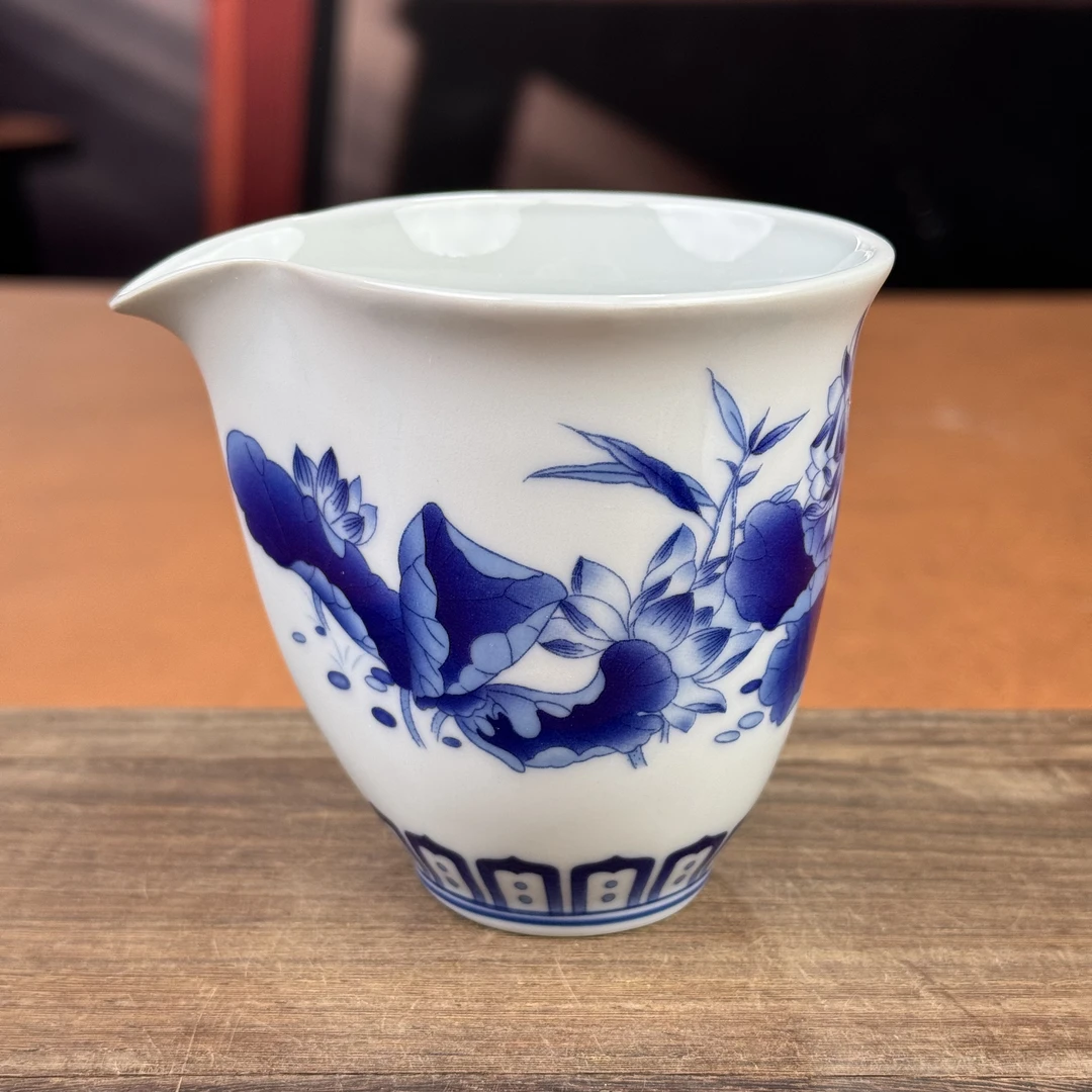 青釉荷花公道杯 F61