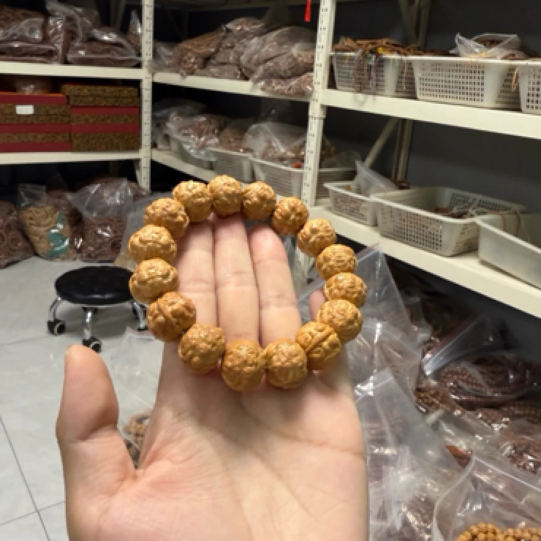 Z3猴头雕刻蝉王手串尺寸挨着发