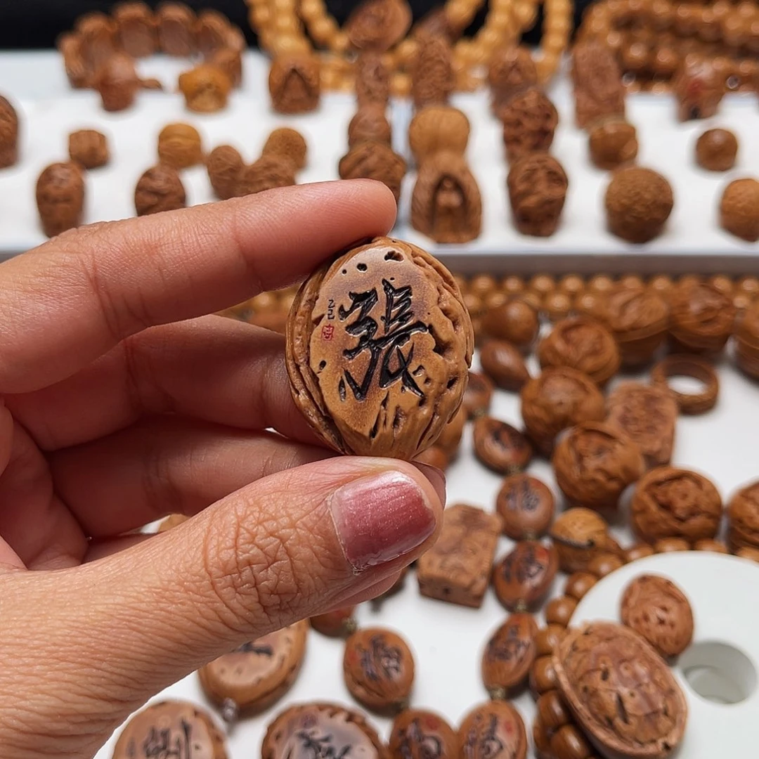 郭*伟桃核手工制作工艺