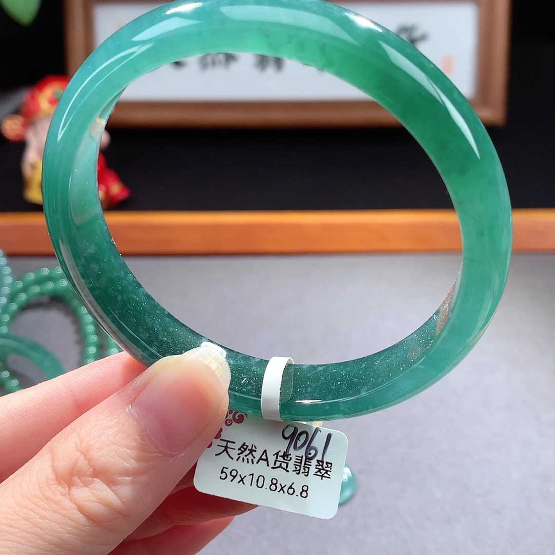 未镶嵌手镯（圆镯）翡翠