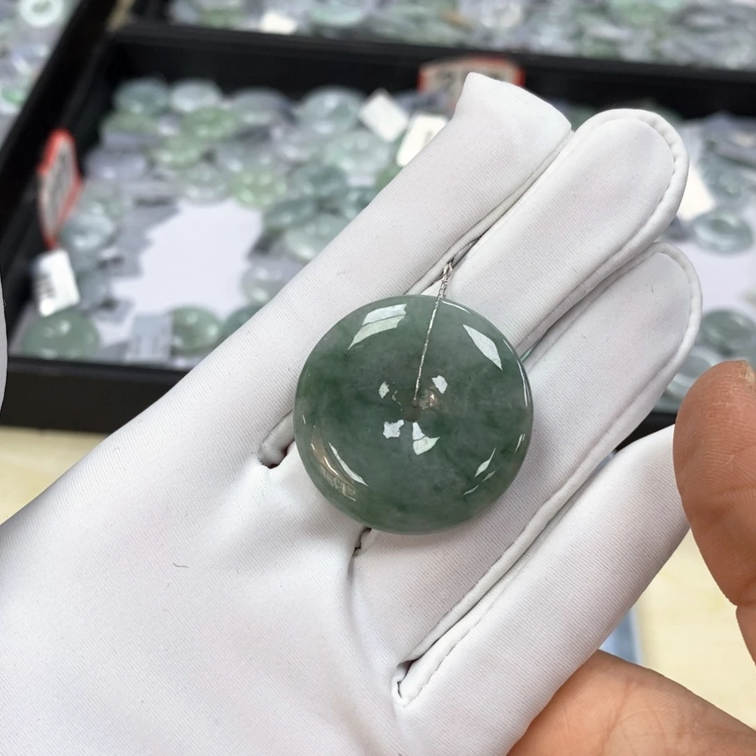 翡翠颈饰未镶嵌平安扣