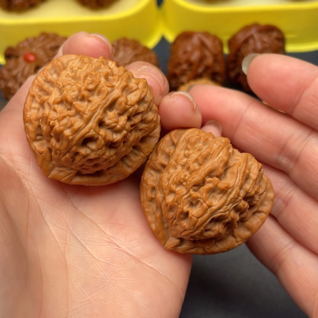 文玩核桃把件三角白38