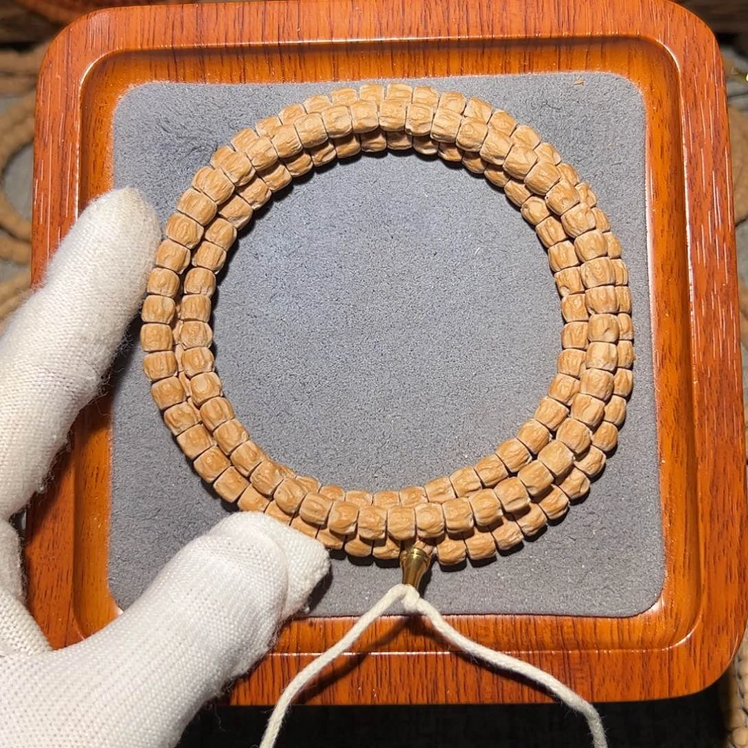 C****吊坠柏香籽/百香籽黄油皮方块筒顺6+