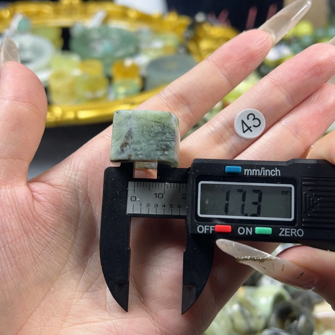 蛇纹石玉未镶嵌戒指