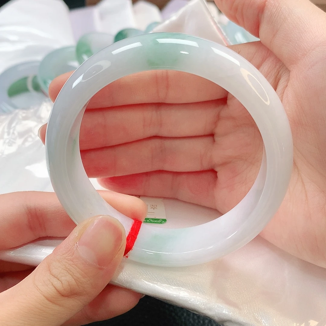翡翠手镯未镶嵌58圈