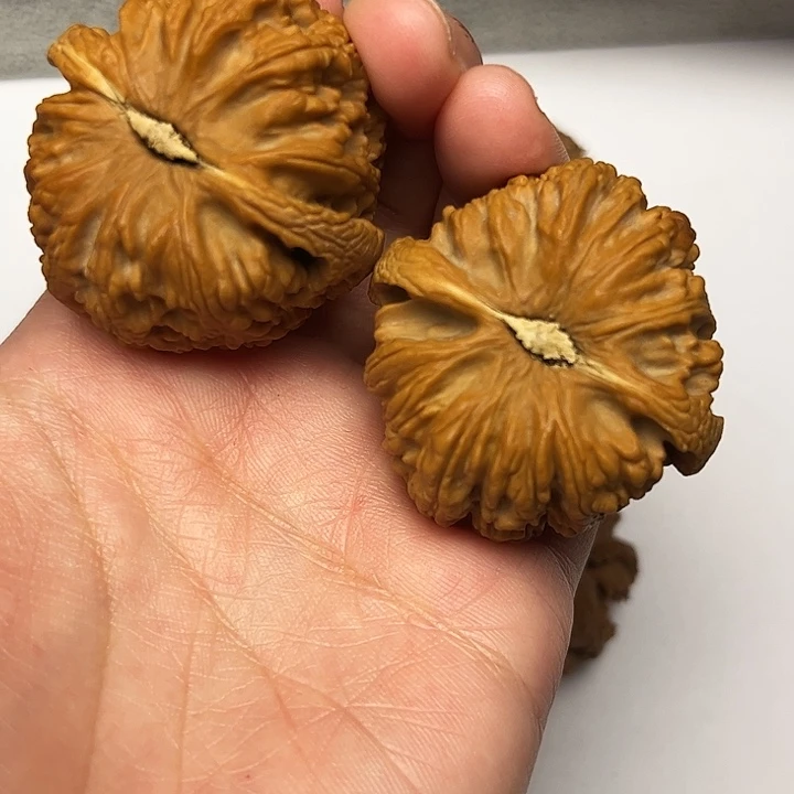 世***得秦岭文玩核桃核桃