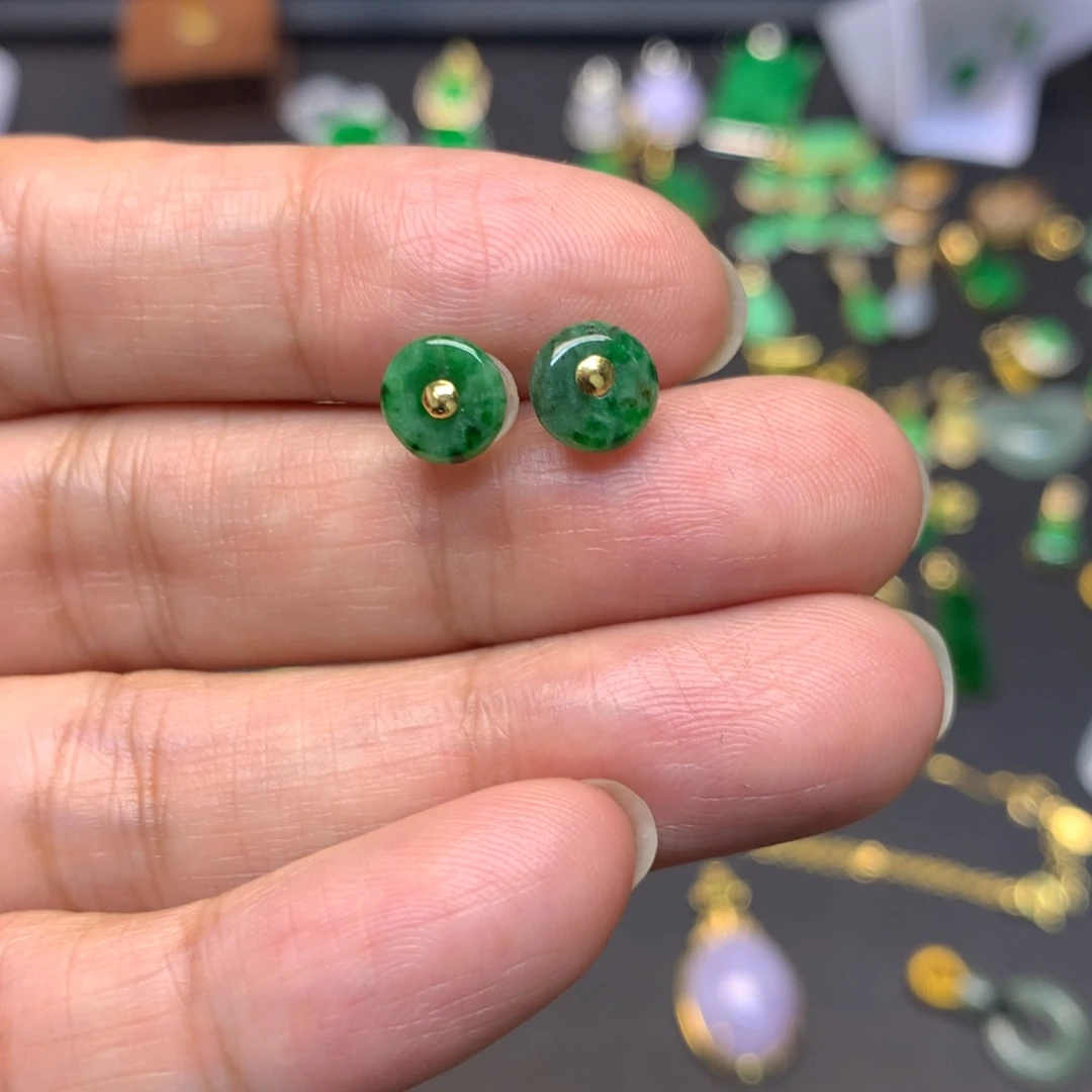 翡翠18K金镶嵌颈饰有纹